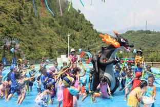 Cá mập lớn Thượng Hải: Chúc đội trưởng Vương Triết Lâm sinh nhật lần thứ 30 vui vẻ! Ba mươi mà đứng!